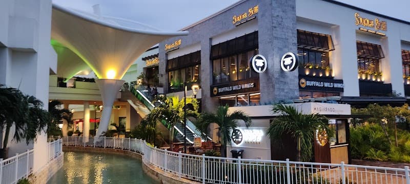 Free Explore: La Isla Shopping Village & Nichupté Boardwalk