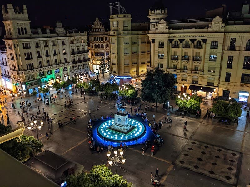 Free Explore: Plaza de las Tendillas and Centro Streets