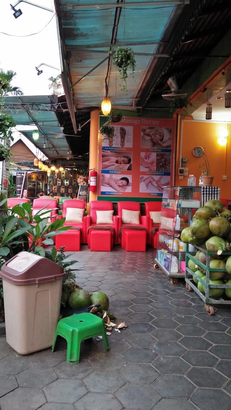 Free Wandering in Wat Bo & Art Center Night Market