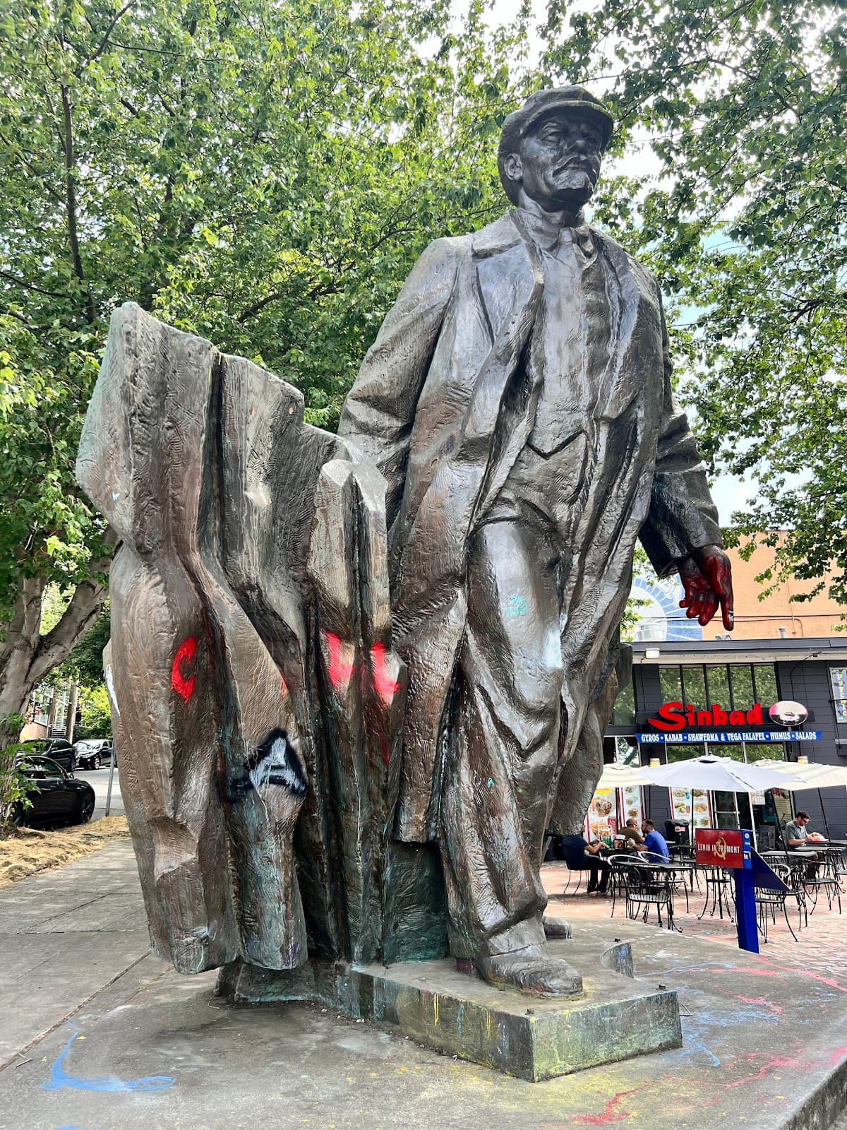 Fremont Neighborhood Exploration (Fremont Troll, Lenin Statue, Vintage Shopping)