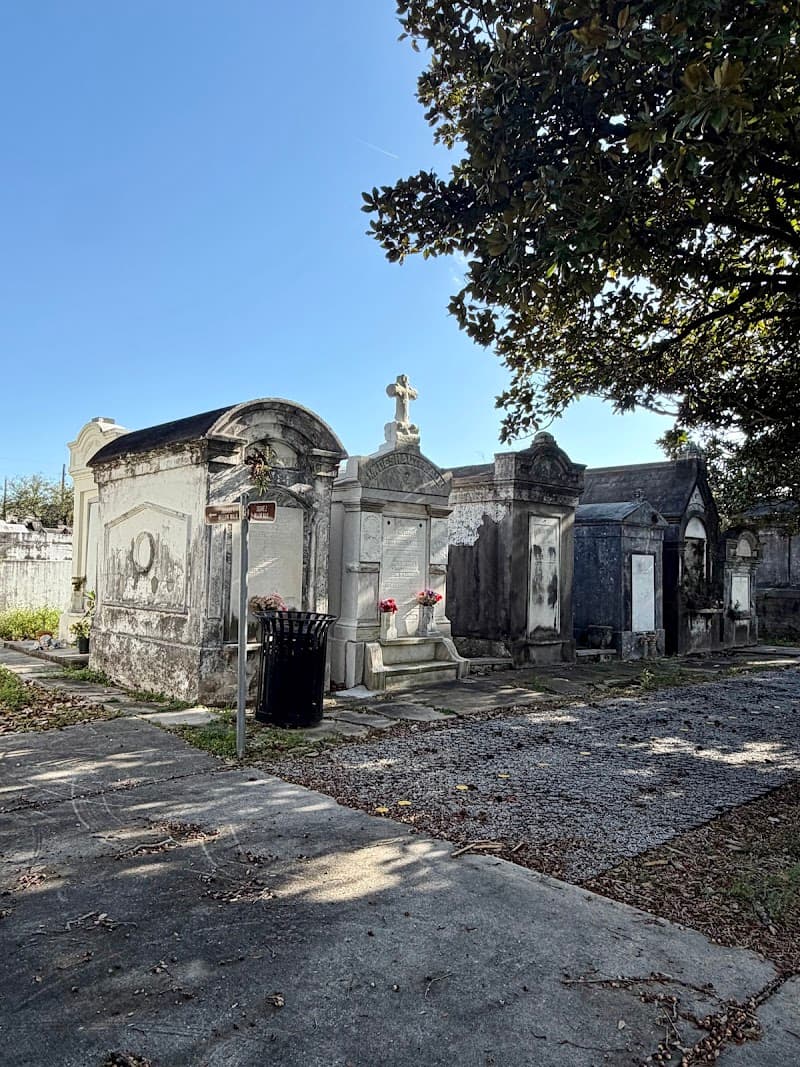 Garden District Stroll & Lafayette Cemetery Exterior