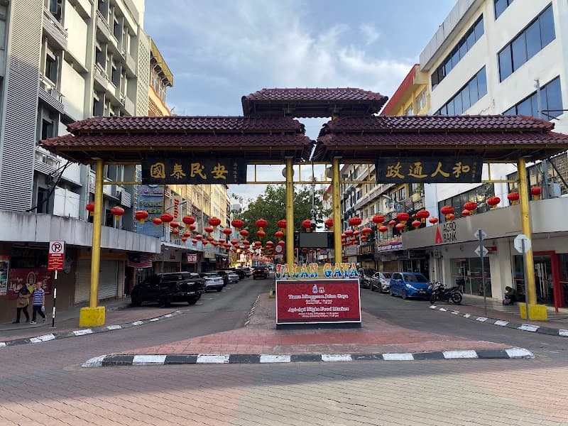 Gaya Street Stroll & Sunday Market (or Shopfronts if Weekday)