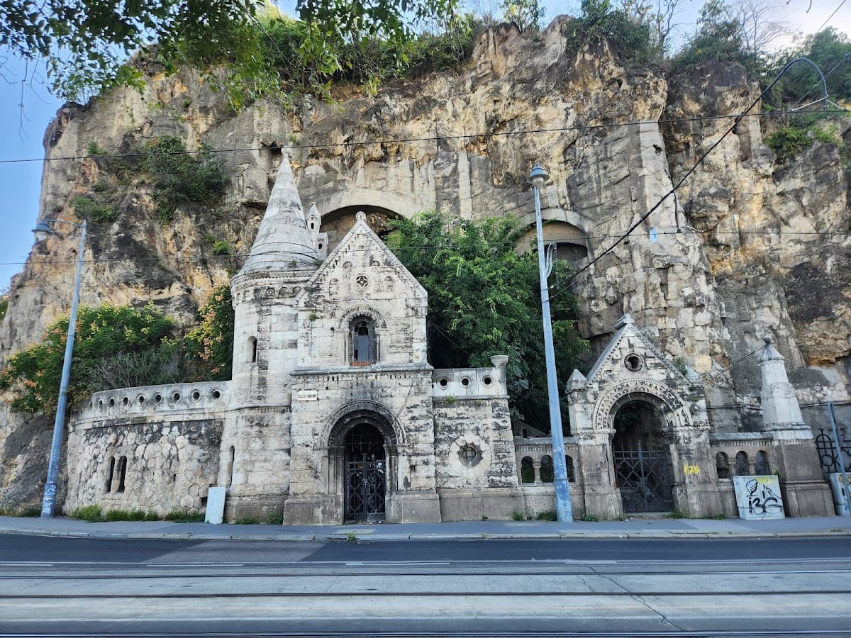 Gellért Cave & Hill Hike