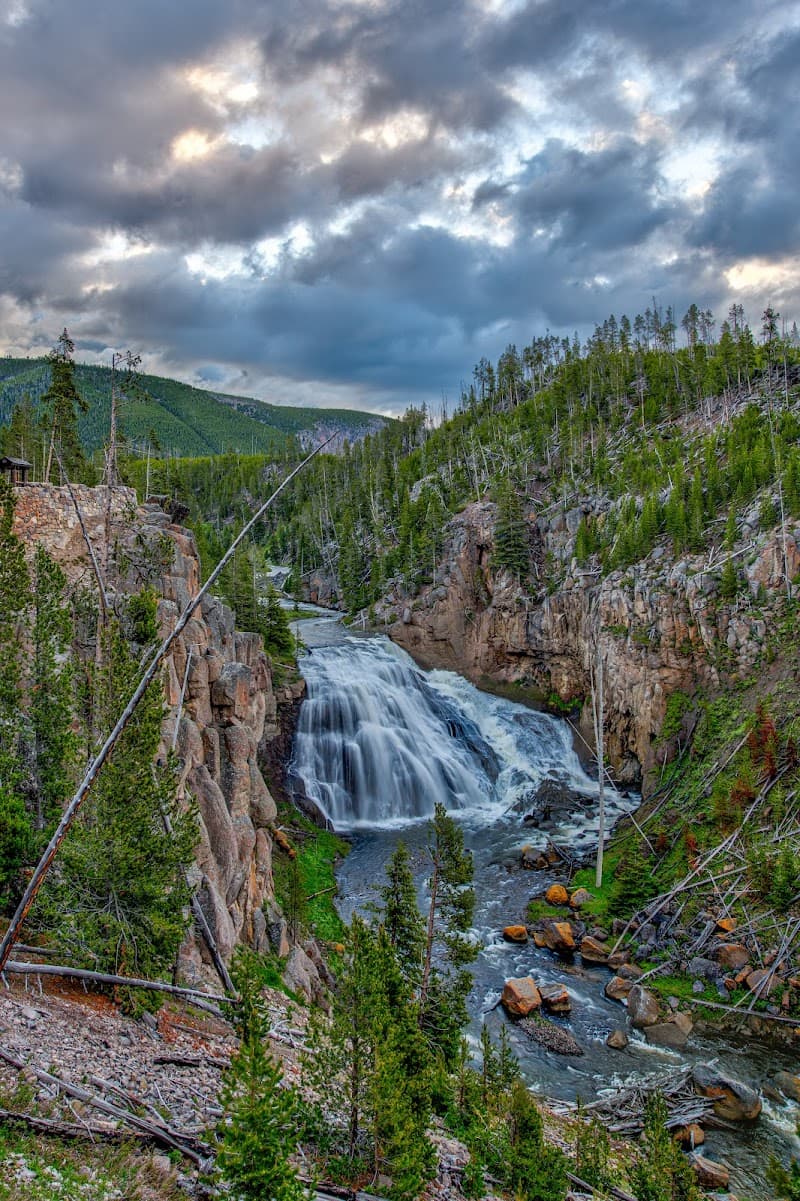 Gibbon Falls & Fountain Paint Pot Trail