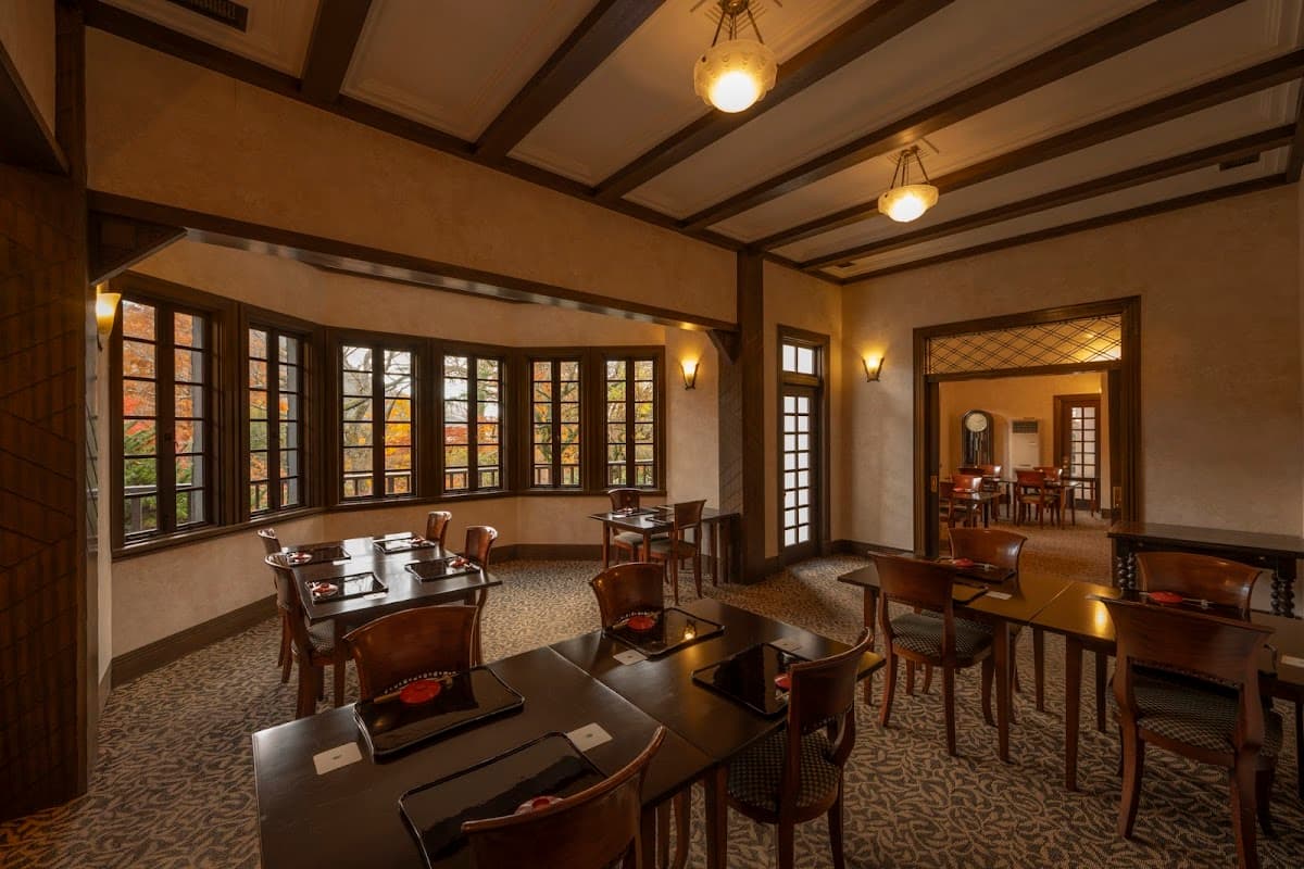 Hakone Luxury Retreat: Mountain Hot Springs & Fine Dining