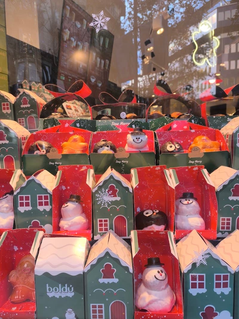 Gràcia Street Market & Shopping