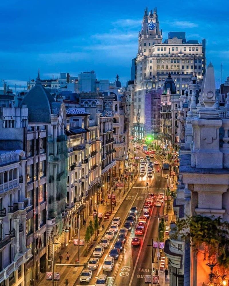 Gran Vía Evening Architecture Stroll