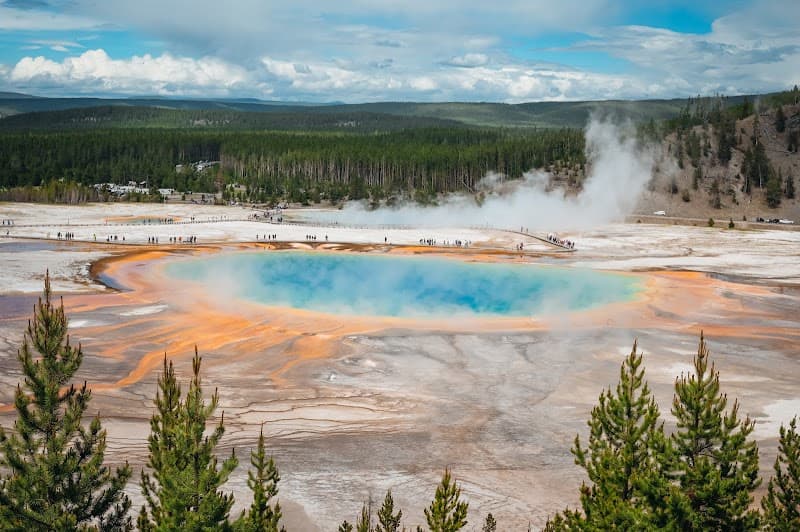Grand Prismatic Spring Viewpoint & Midway Geyser Basin