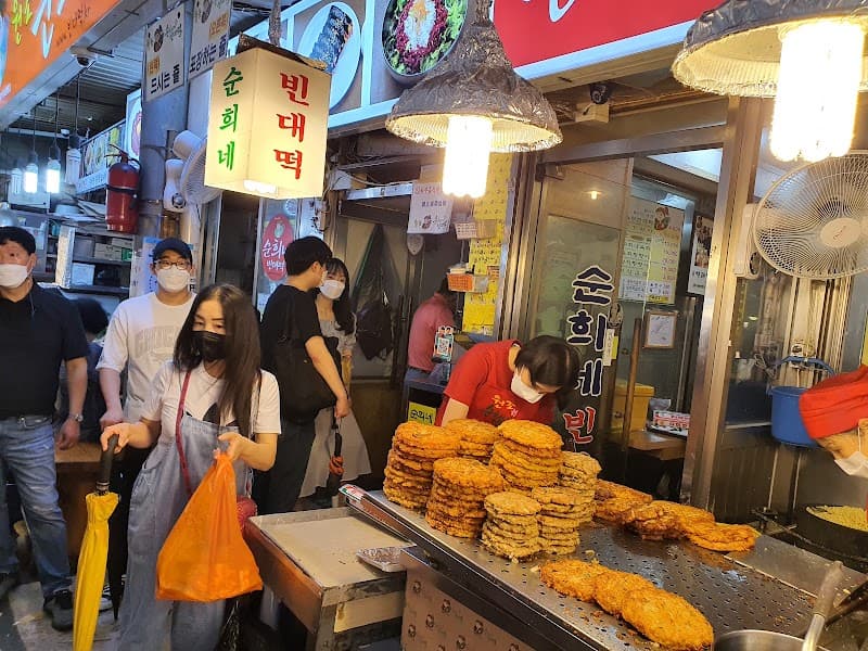 Gwangjang Market Food Alley (Anyang Bindaetteok Stall)