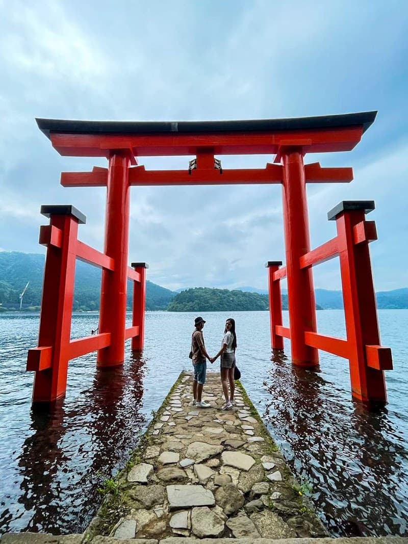 Hakone Shrine and Lakeside Torii