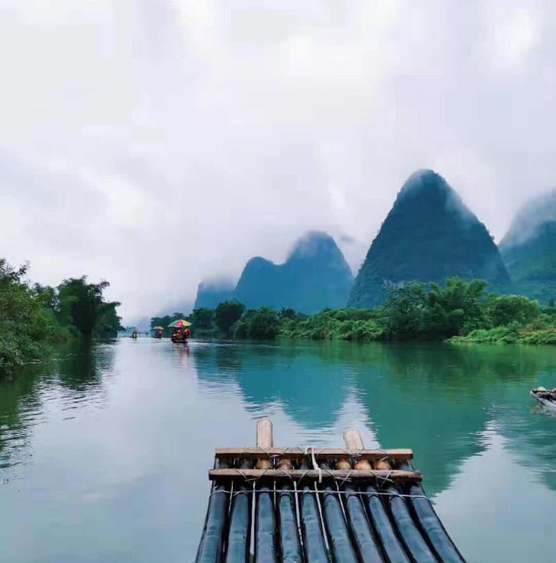 Halal farmhouse-style lunch near Yulong River