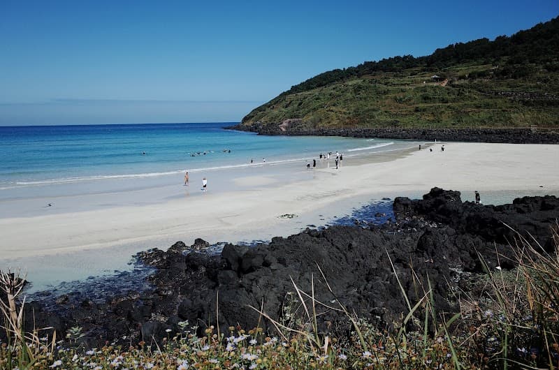 Hamdeok Beach Café Row – Halal-Friendly Spots