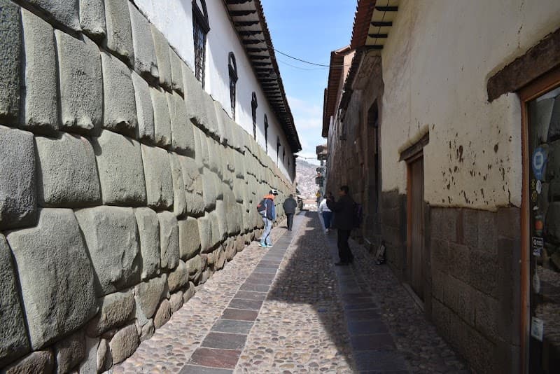 Handicraft Shopping on Calle Hatun Rumiyoc