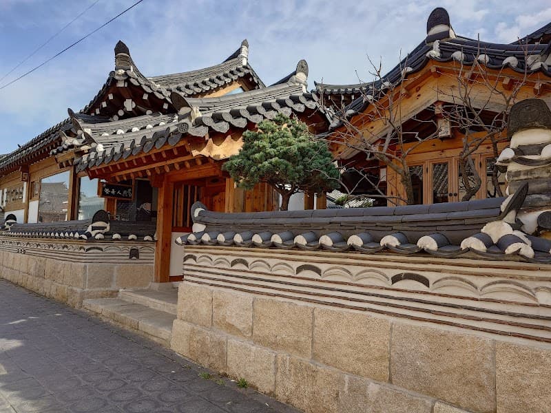Hanok Stay near Hwangnidan-gil