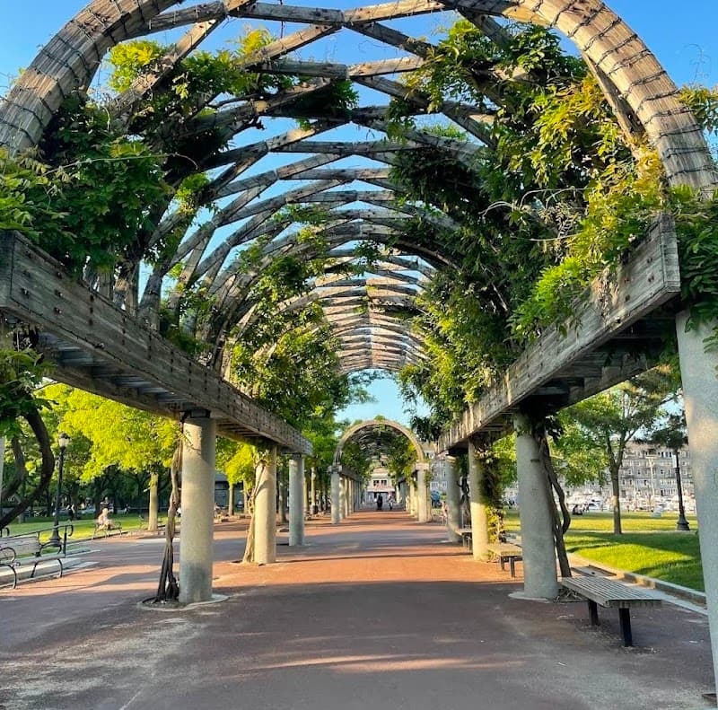Harborwalk from Long Wharf to Christopher Columbus Park
