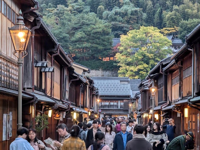 Higashi Chaya District (Day & Dusk Stroll)