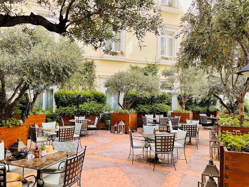 Hotel Grande Bretagne (or similar 4-star in Syntagma)