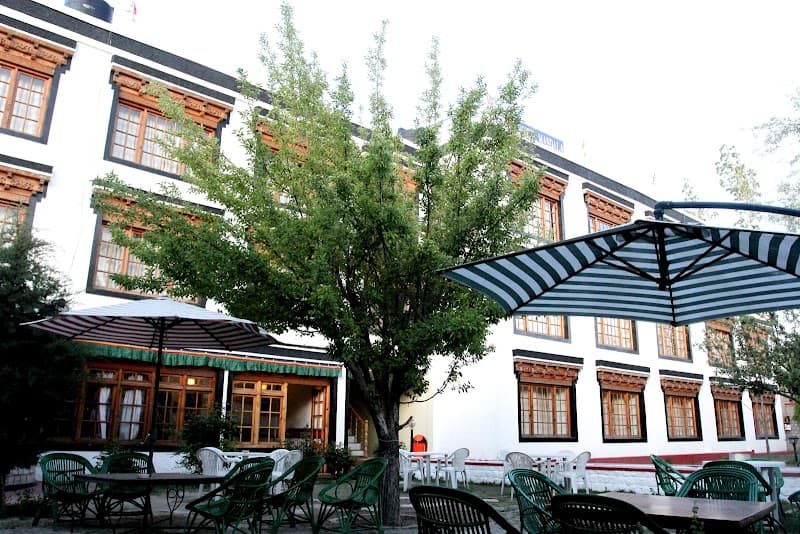 Hotel Oriental / Hotel Mandala–Style Garden Hotel