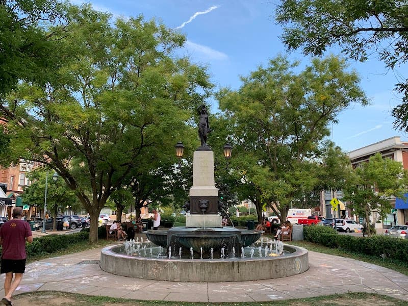 Hyde Park Square & Residential Walk