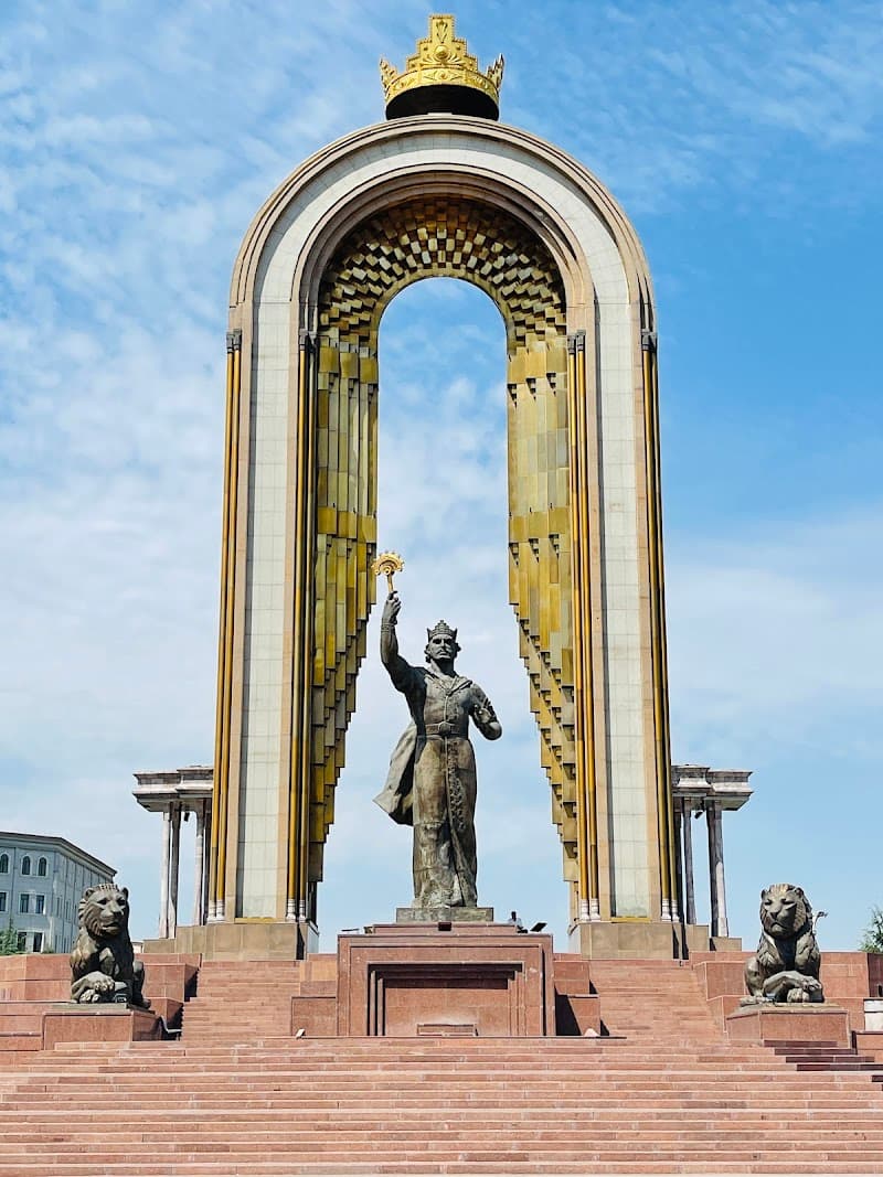 Ismoili Somoni Statue