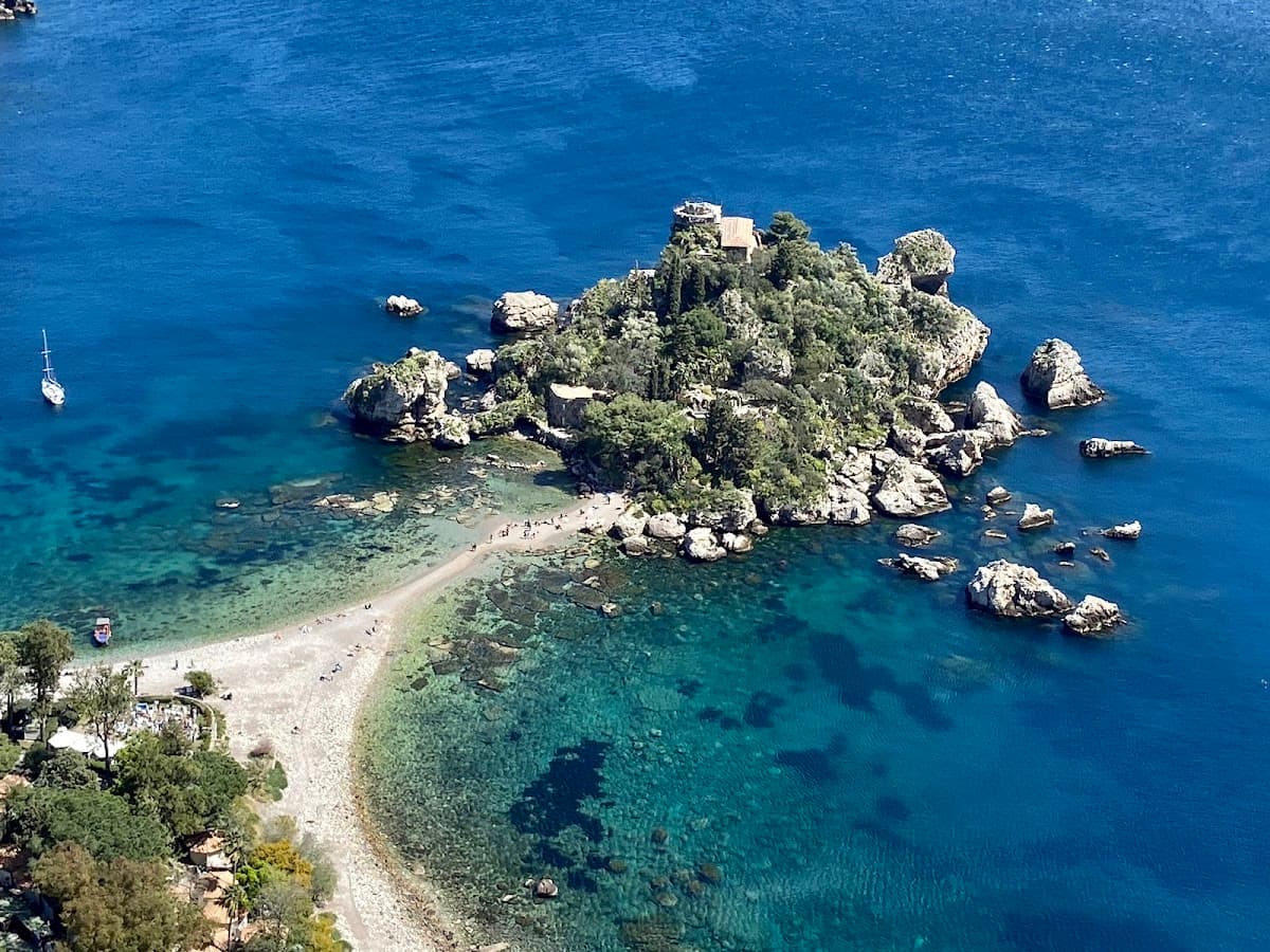 Isola Bella Beach & Kayak