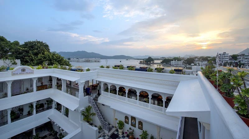 Udaipur in Bloom: Romantic Lakes, Havelis, and Jungle Calm