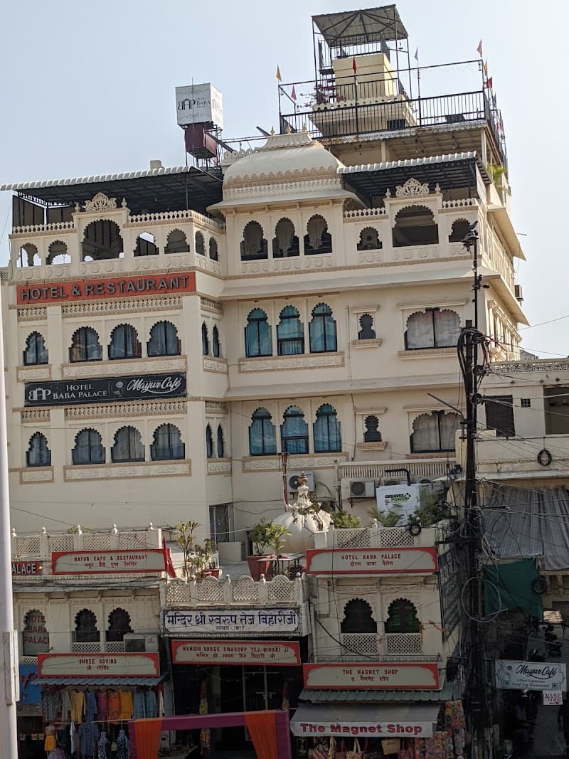 Jagdish Chowk Craft Browsing