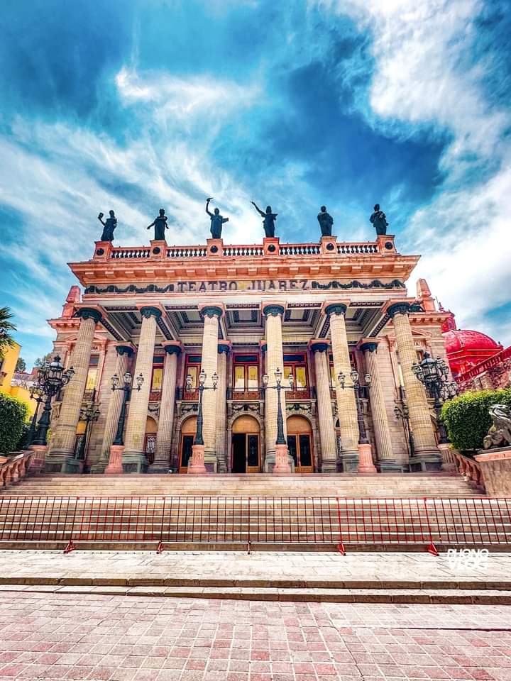 Jardín de la Unión & Teatro Juárez Stroll
