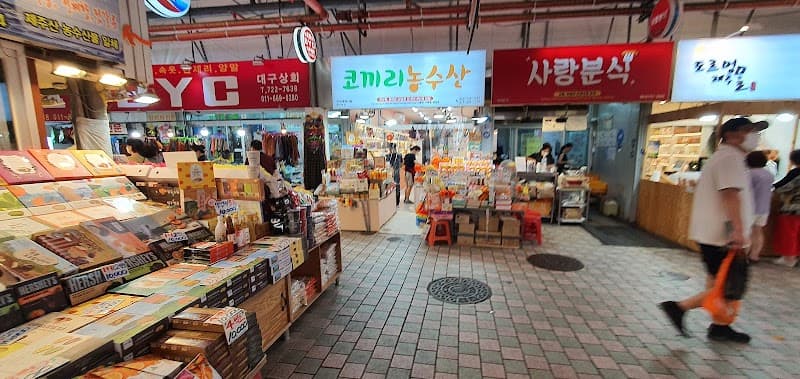 Jeju Dongmun Traditional Market – Halal-Friendly Stall Cluster