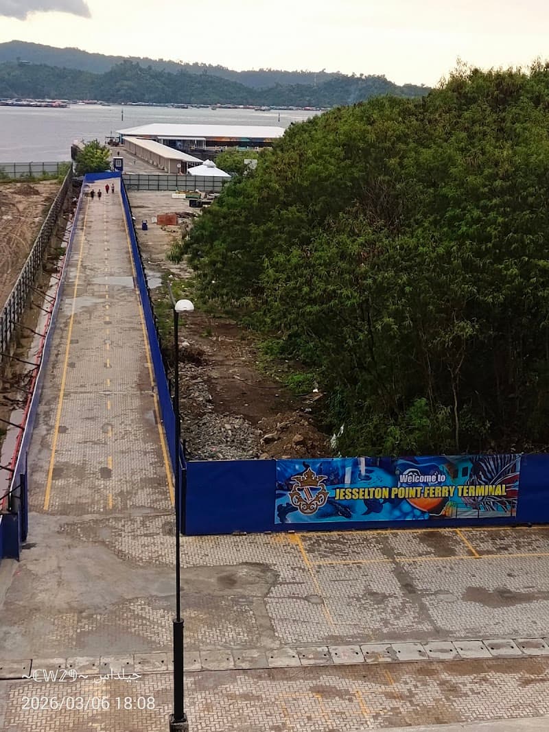 Jesselton Point Food Stalls & Island Café
