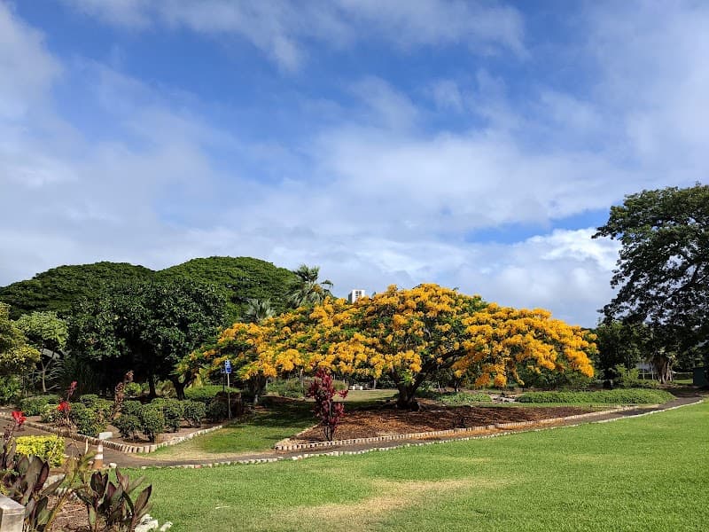 Kapiolani Park & Queen Kapiolani Garden Stroll