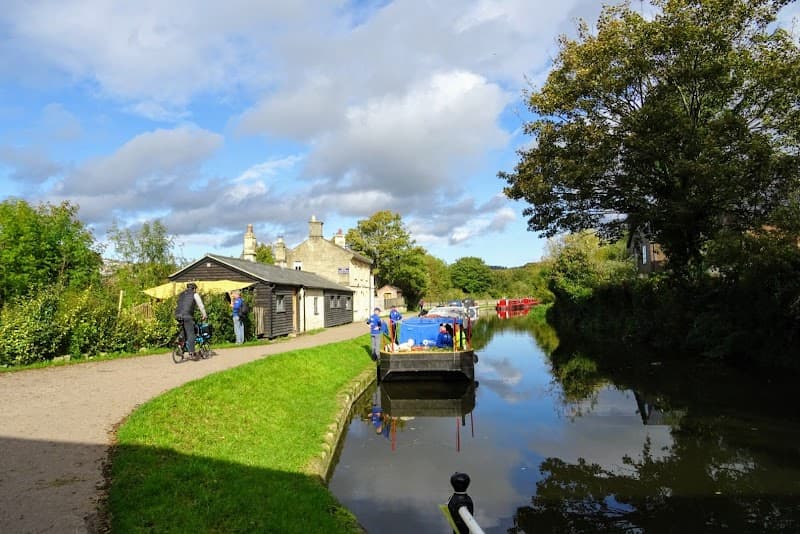 Kennet & Avon Canal Towpath Walk