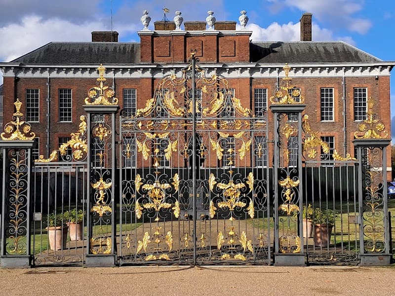 Kensington Palace Gardens & Hyde Park Walk