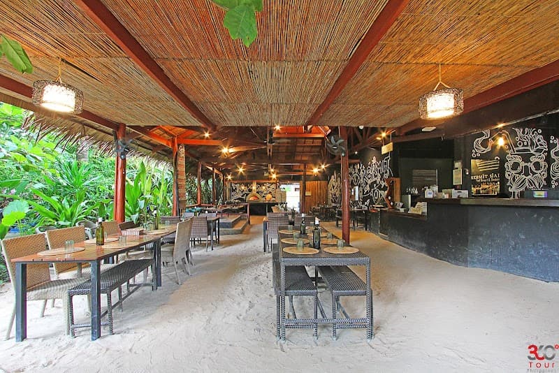 Siargao Lovers’ Escape: Lagoons, Palms & Wild Green Nights