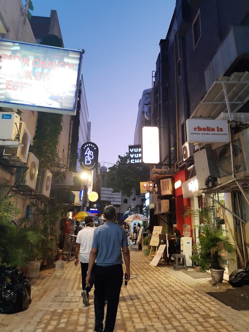 Khan Market Shopping & Cafe Hopping
