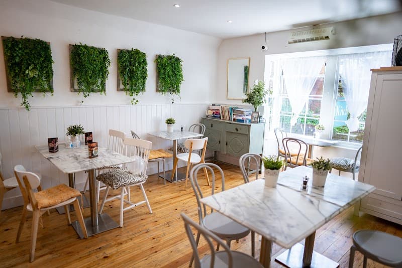 7 Slow Days in Canterbury’s Green & Gothic Calm
