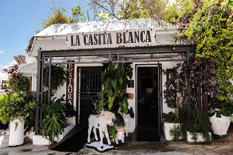 La Casita Blanca