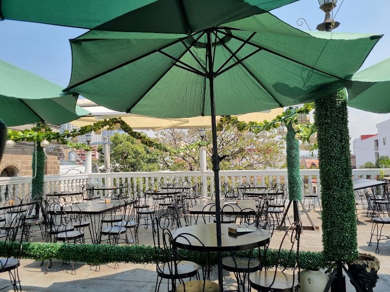 La Cathedral Café