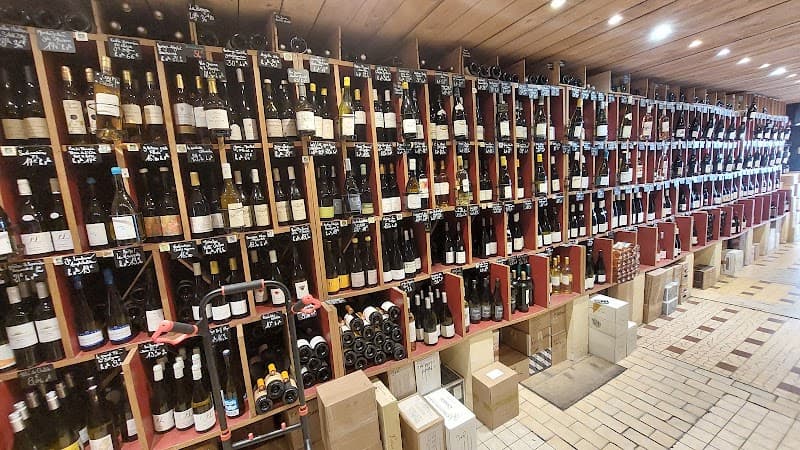 La Cave des Abbesses Wine Tasting