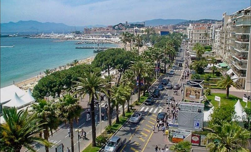 La Croisette Seafront Walk