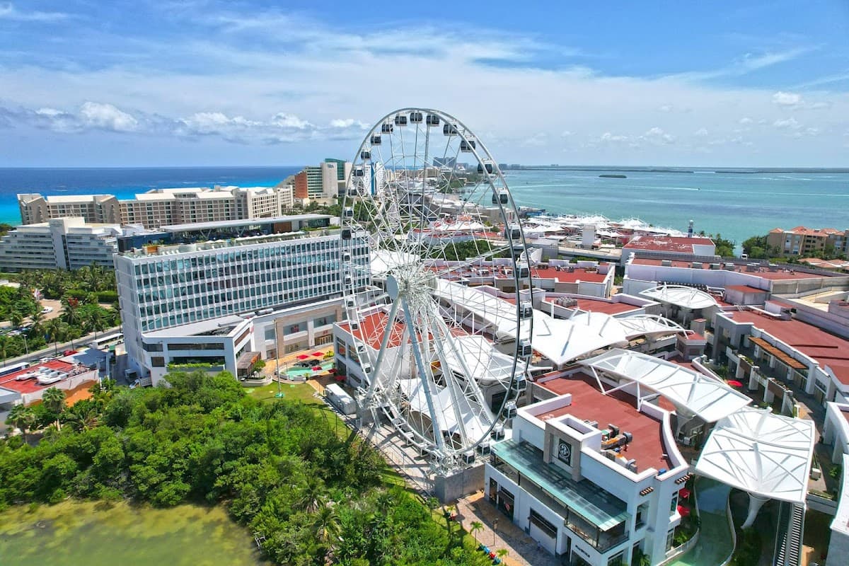 La Isla Shopping & Ferris Wheel