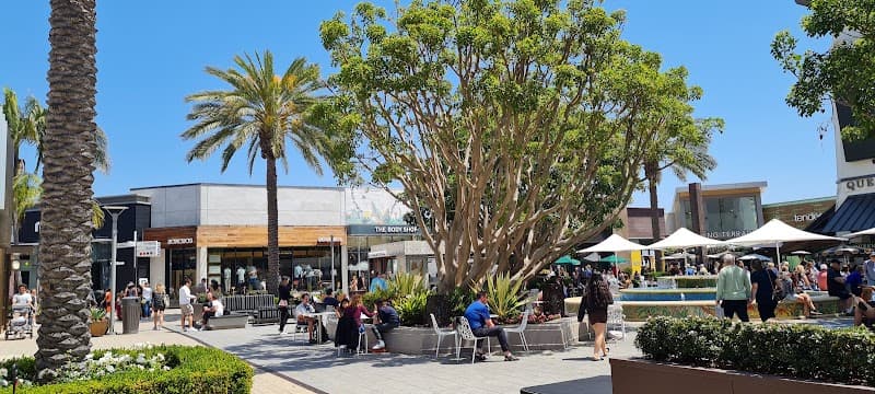 La Jolla Village Shopping and Galleries