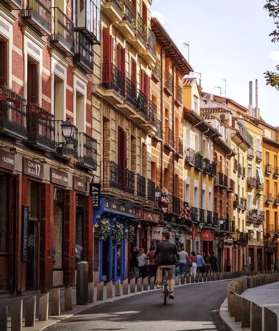 La Latina Free-Explore Walk (Cava Baja & Surroundings)