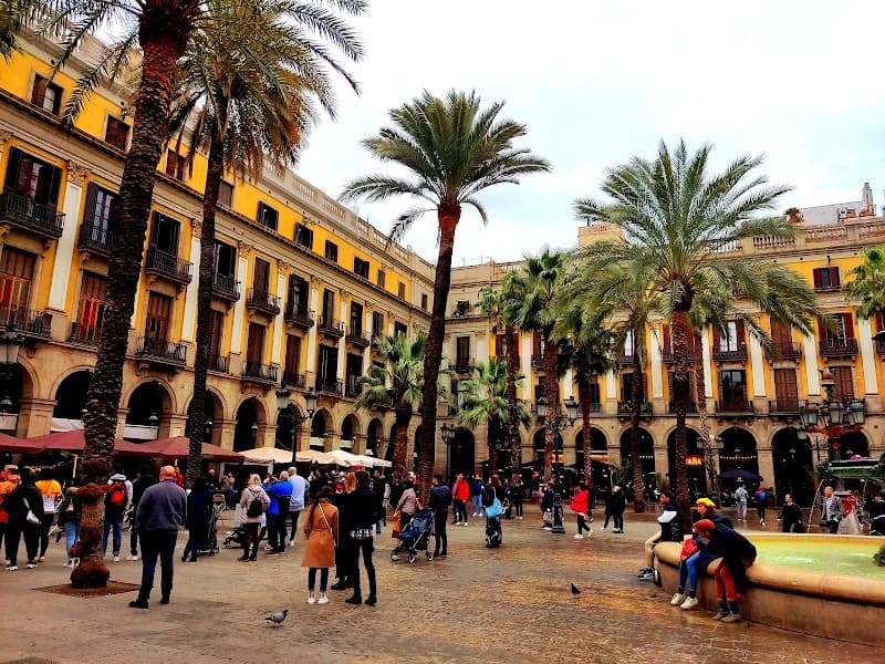 La Rambla, Mercat de la Boqueria & Plaça Reial (Golden Hour Walk)