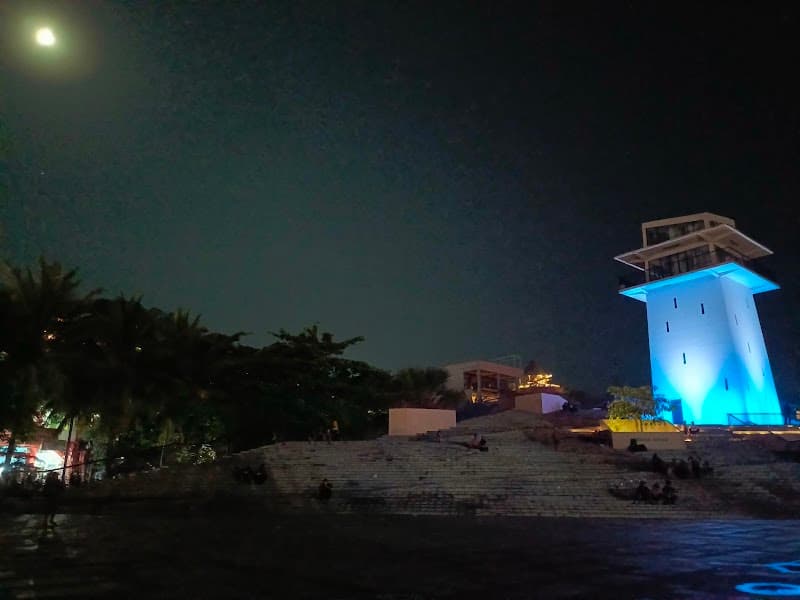 Labuan Bajo Waterfront Stroll