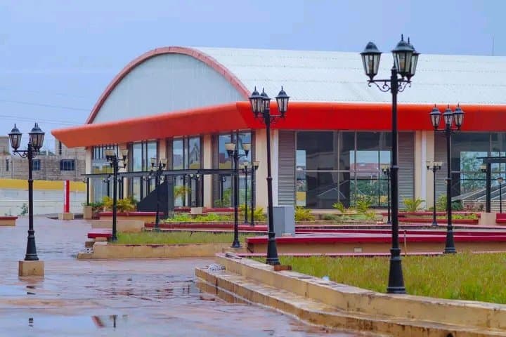 Lake Basin Mall Breakfast Cafe