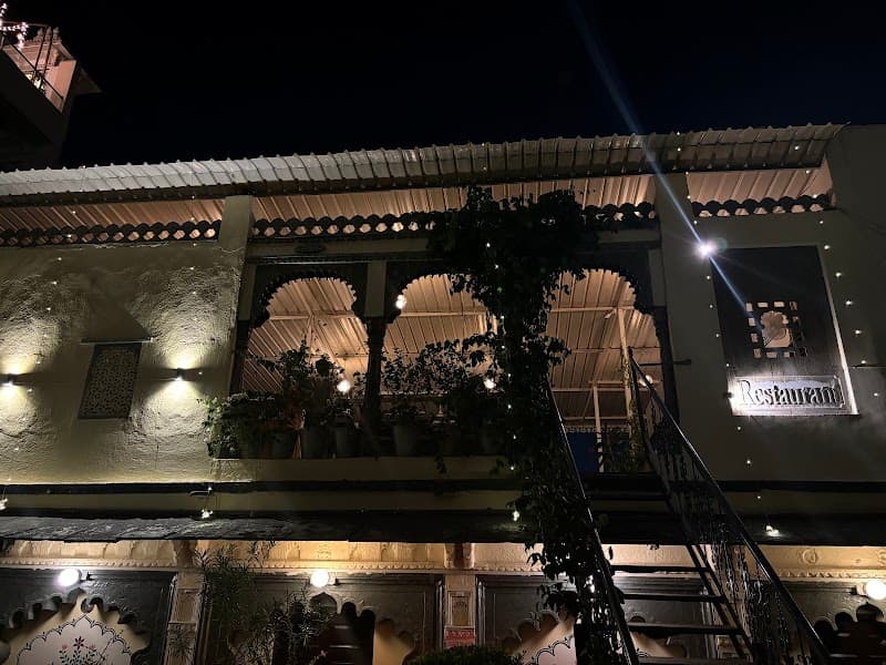 Lake Shore Restaurant & Lounge