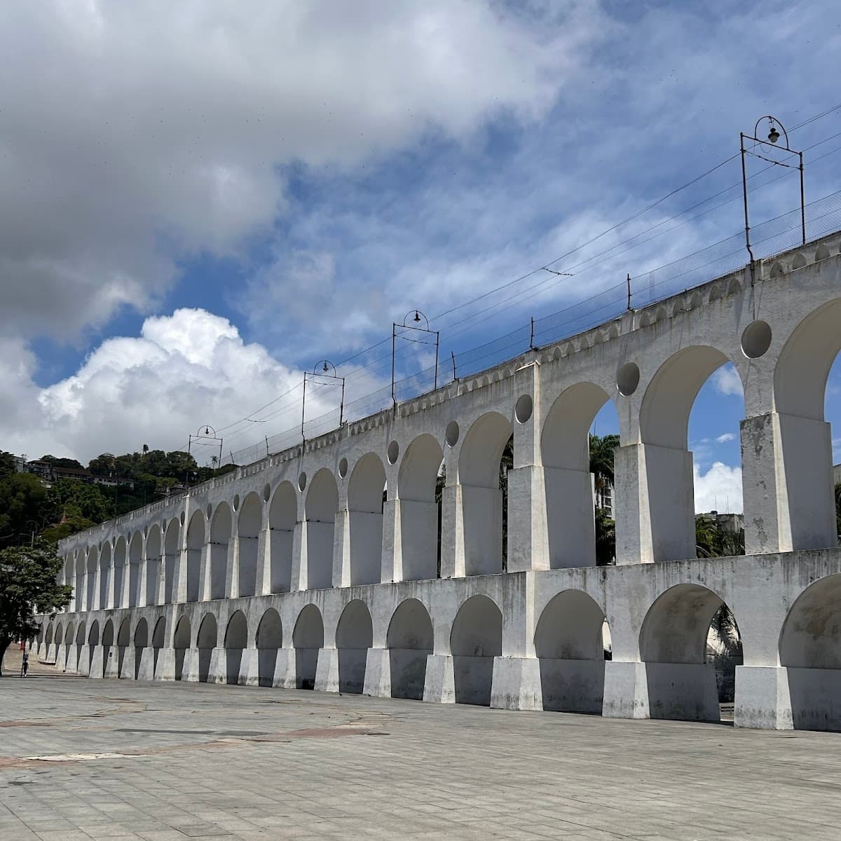 Lapa Neighborhood & Arcos da Lapa (with guided bar crawl or solo exploration)