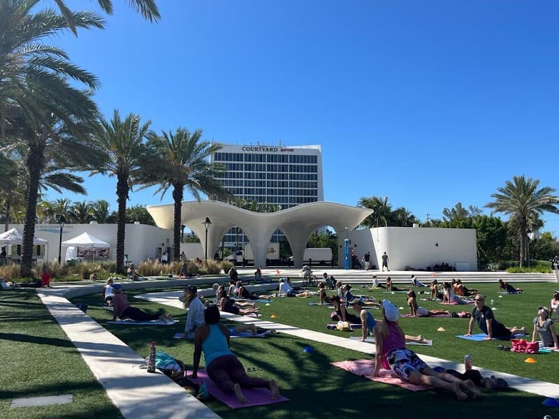 Las Olas Oceanside Park Market (Weekend Street Market)