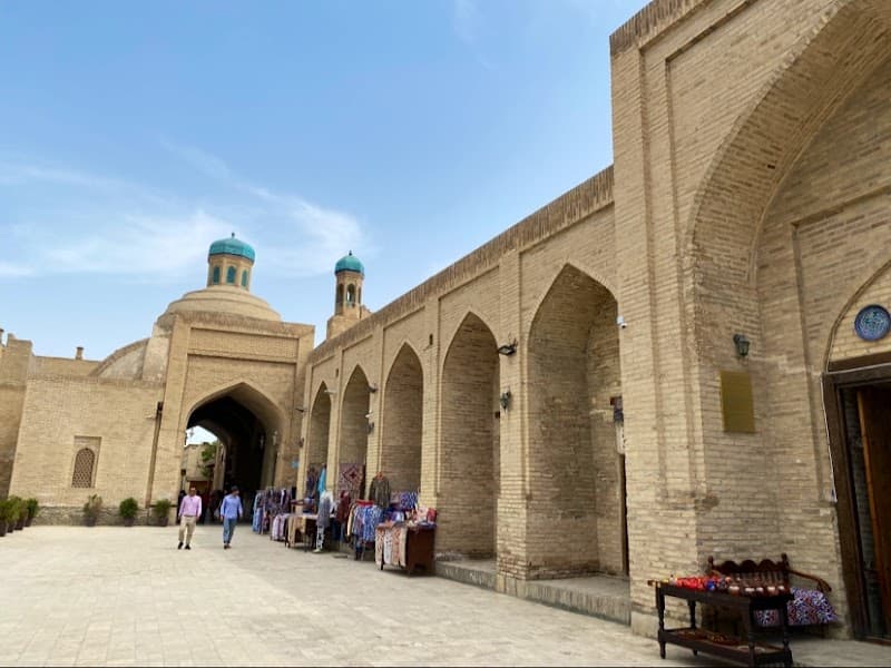 Last-Minute Shopping in Trading Domes